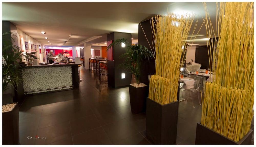 Le Rex Hotel Tarbes Exteriör bild