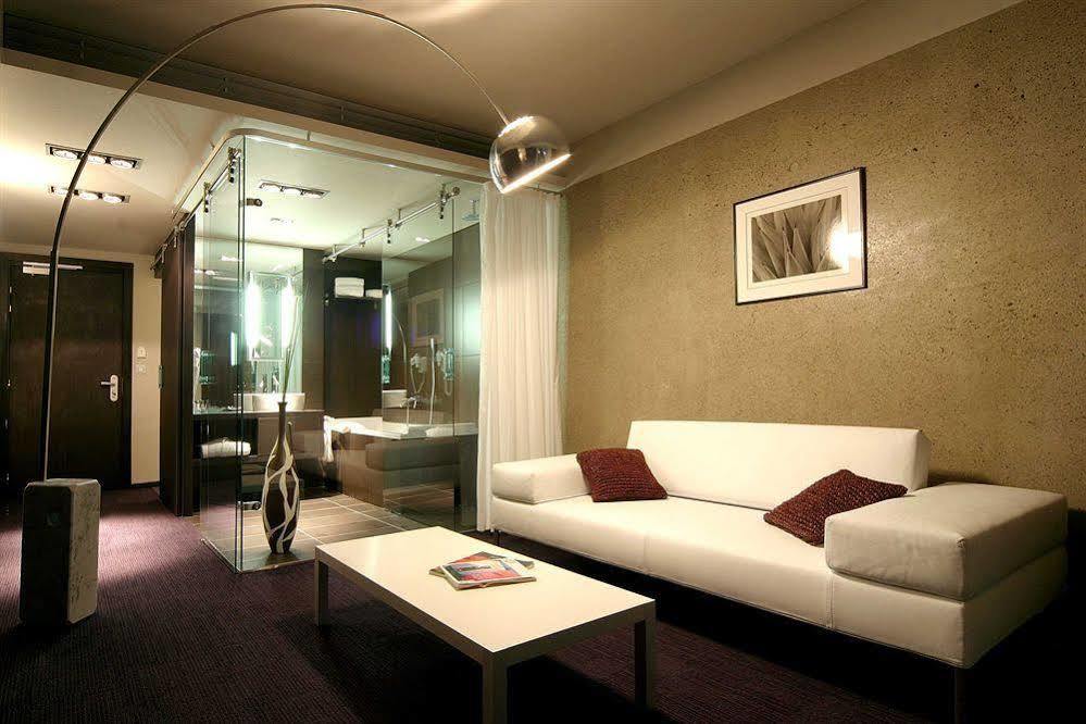 Le Rex Hotel Tarbes Exteriör bild