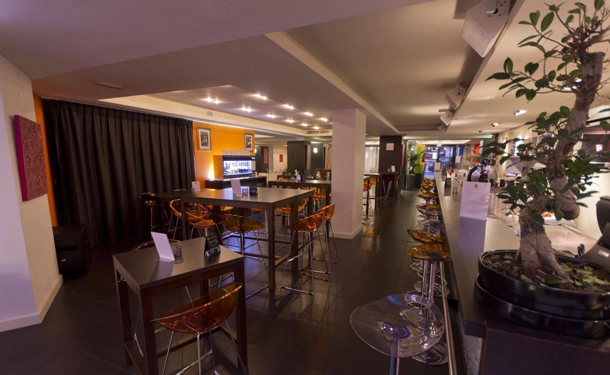 Le Rex Hotel Tarbes Exteriör bild