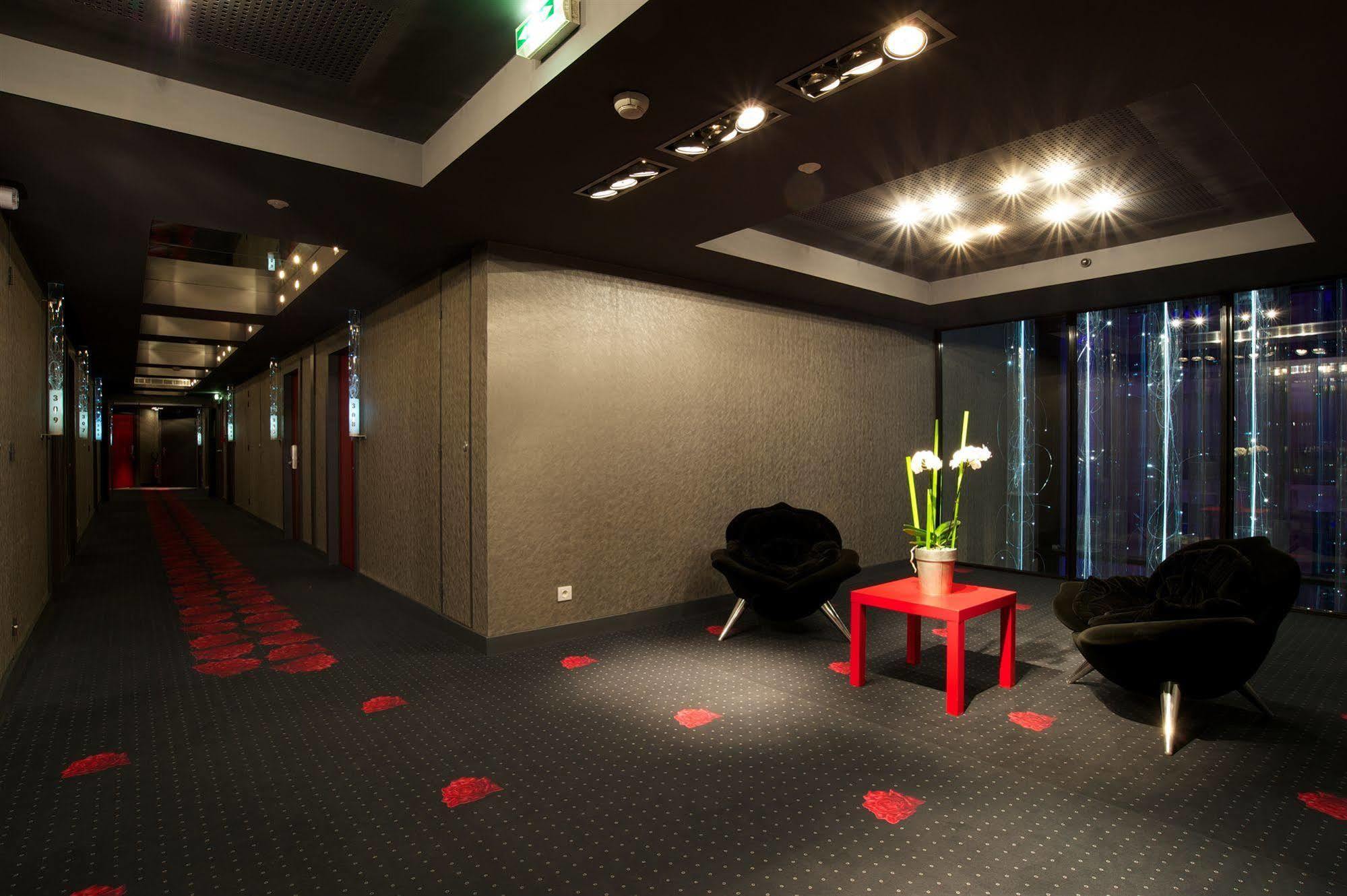 Le Rex Hotel Tarbes Exteriör bild