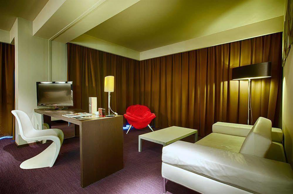 Le Rex Hotel Tarbes Exteriör bild