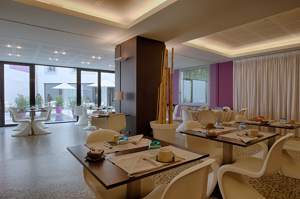 Le Rex Hotel Tarbes Exteriör bild